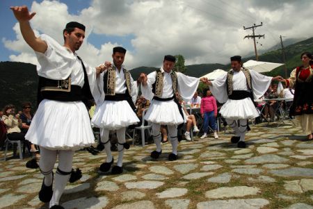 Παραδοσιακές εκδηλώσεις στο Αλώνι του Σπαρμού