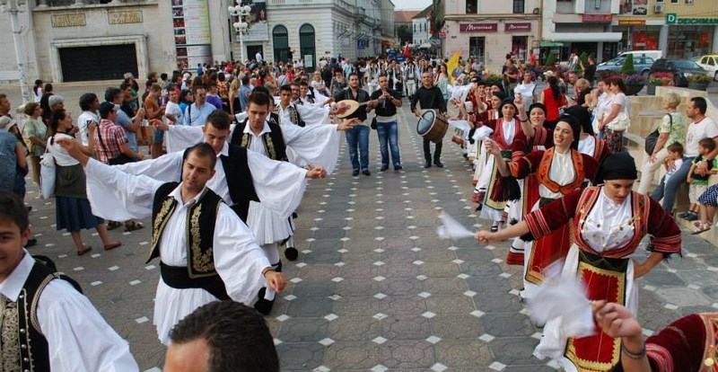 Στην Ρουμανία το χορευτικό της Λαογραφικής Εταιρίας Ελασσόνας