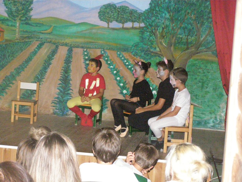 Παιδική θεατρική ομάδα στη Δολίχη