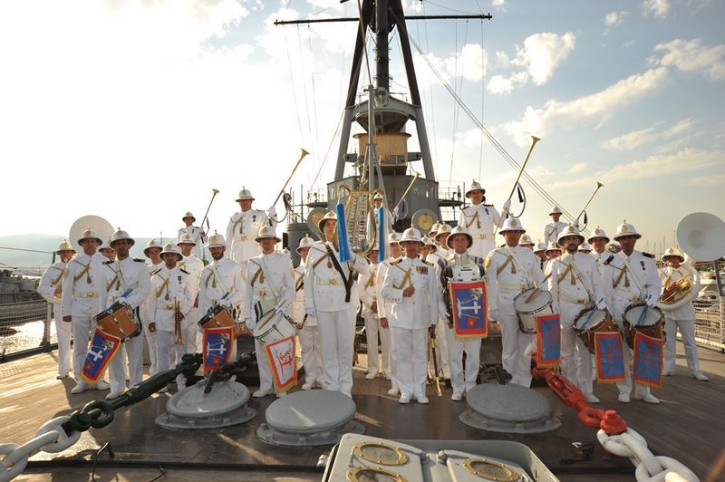 Συναυλία – αφιέρωμα στο Γ. Μουζάκη με τη Φιλαρμονική του Πολεμικού Ναυτικού από το Δίκτυο Περραιβία