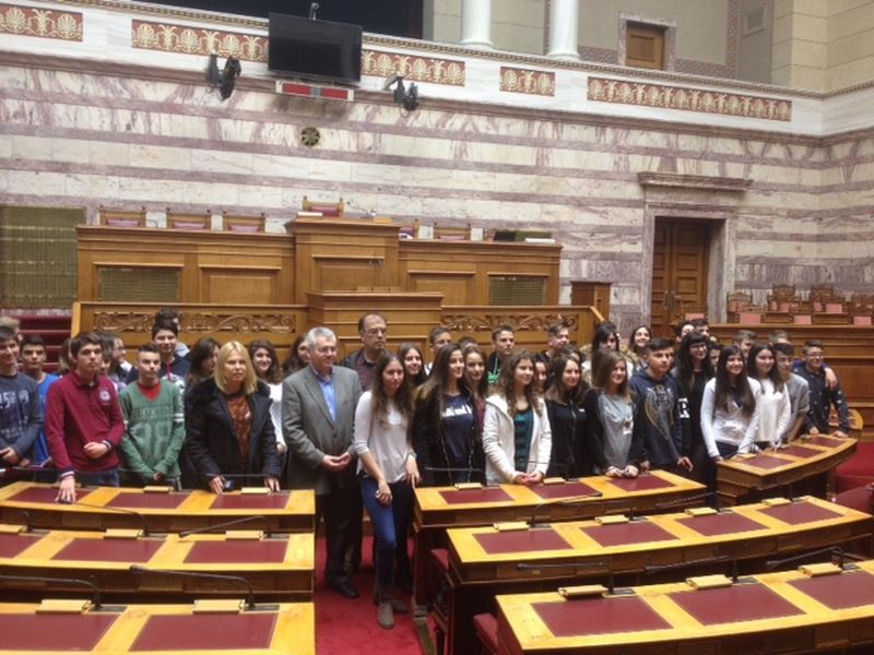 Μαθητές της Λάρισας υποδέχτηκε στη Βουλή ο Μάξιμος Χαρακόπουλος