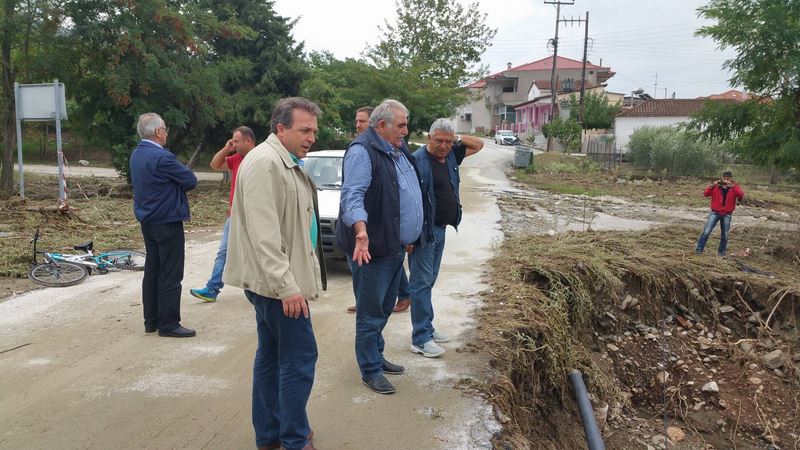 Περιοδεία Ν. Παπαδόπουλου στις πληγείσες περιοχές του Δήμου Τυρνάβου