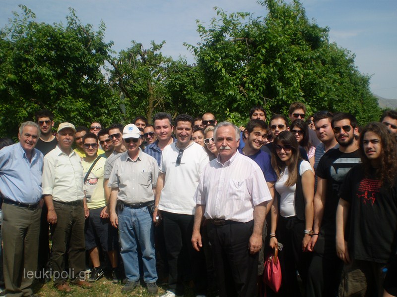 Φοιτητές Γεωπονικού Πανεπιστημίου σε αμπελώνες Τυρνάβου