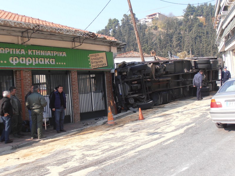 Παραλίγο τραγωδία στην Ελασσόνα, με φορτηγό!