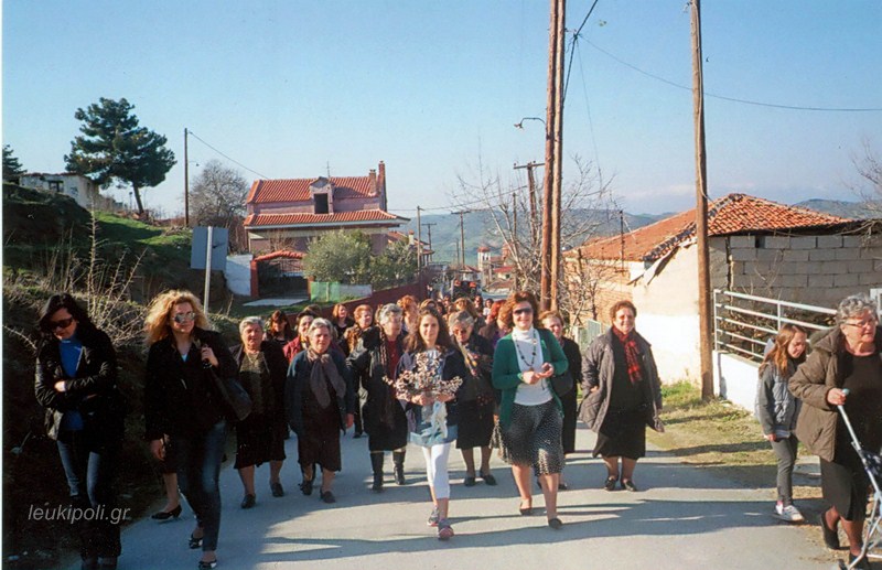 Το έθιμο της Σταυρο προσκυνήσεως αναβίωσαν στο Δρυμό