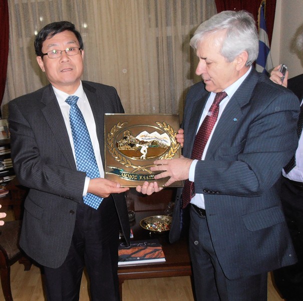 Ο Κινέζος πρέσβης κ. Du Qiwen επισκέφθηκε την Ελασσόνα
