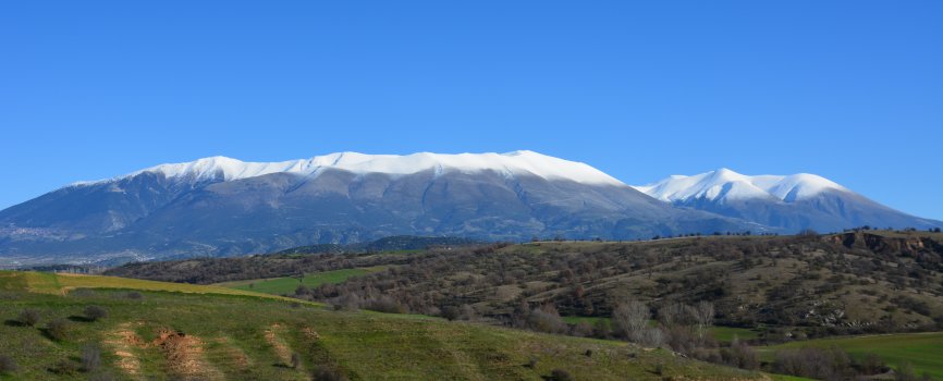 Με θέα το χιονισμένο μυθικό βουνό του Ολύμπου γιορτάζει η επαρχία Ελασσόνας