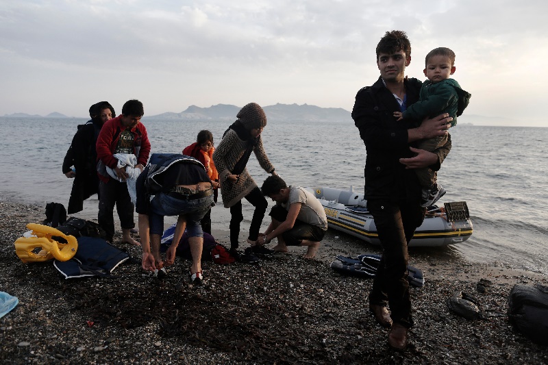 Επίσκεψη του Εργατικού Κέντρου Λάρισας στους πρόσφυγες στο Στόμιο