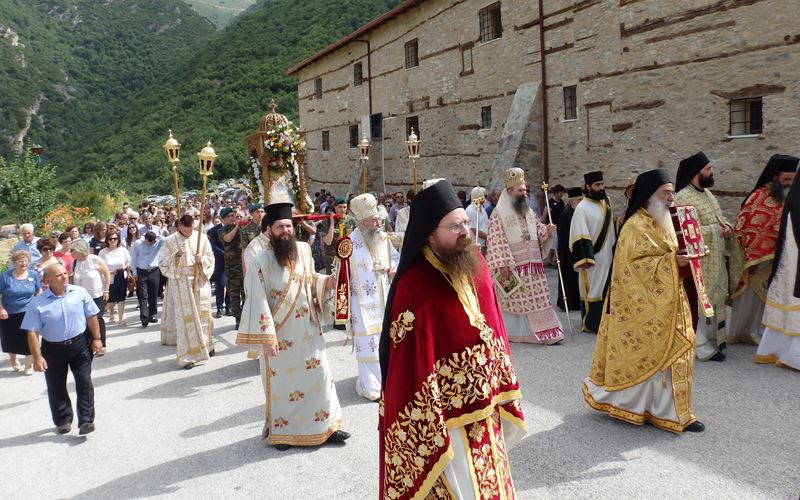 Κοσμοσυρροή στην Ιερά Μονή Σπαρμού Ολύμπου