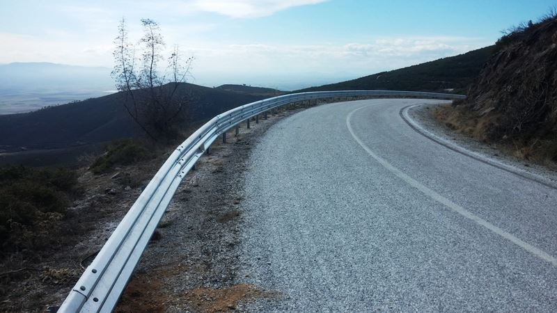 Περιφέρεια Θεσσαλίας: Τοποθέτηση στηθαίων στο οδικό δίκτυο της Π. Ε. Λάρισας