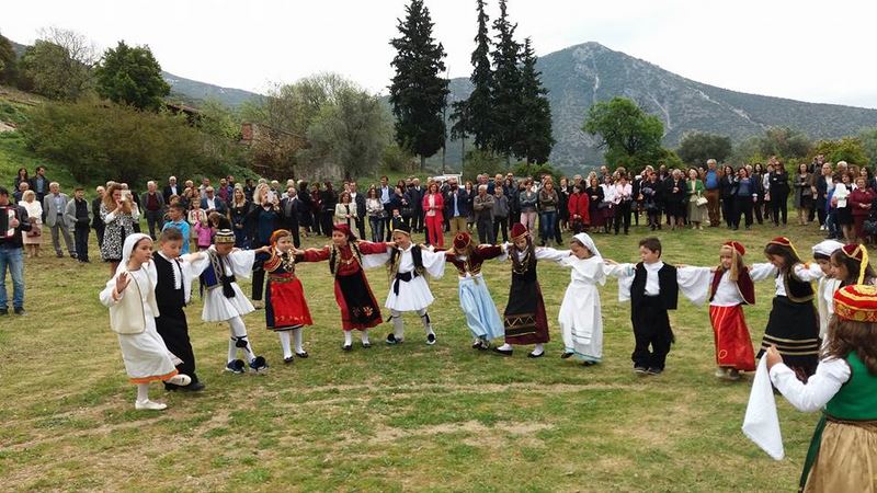 Αναβίωσε με επιτυχία το έθιμο του Πασχαλιάτικου Χορού στην Τσαριτσάνη