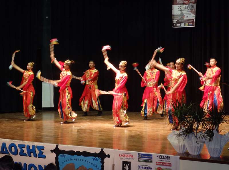 Ζωντανή η παράδοση «στου Ολύμπου την αυλή» – Χορευτές από Ελλαδα, Κίνα, Μαλαισία