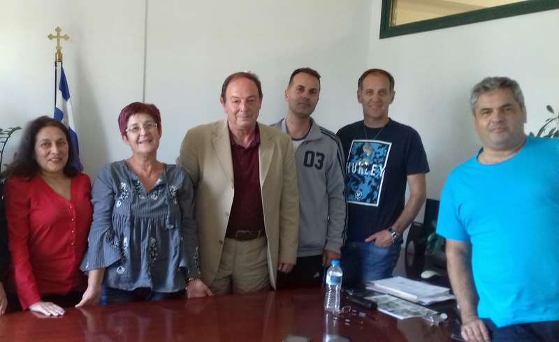 Επίσκεψη Συλλόγου Δασκάλων Ελασσόνας σε Διευθυντή Πρωτοβάθμιας Λάρισας