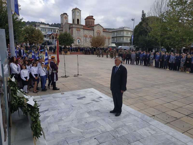 Χαρακόπουλος από παρέλαση Ελασσόνας: “Θα απογοητευθούν όσοι θέλουν να κόψουν τις ρίζες του έθνους!”